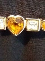 Broche intemporelle romantique années 80