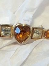 Broche intemporelle romantique années 80
