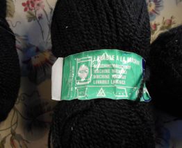 8 PELOTES DE LAINE PINGOUIN NOIR VINTAGE 