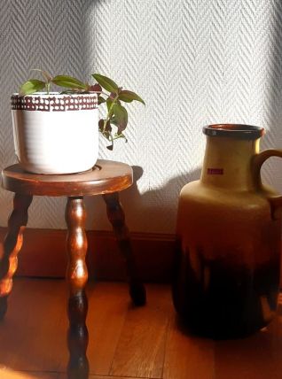 Tabouret tripode en bois tourné 