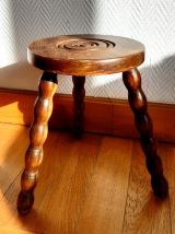 Tabouret tripode en bois tourné 