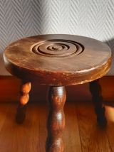 Tabouret tripode en bois tourné 