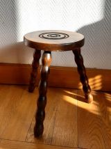 Tabouret tripode en bois tourné 