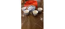 Coffret porcelaine asiatique.1 theiére 4 tasses avec signatu
