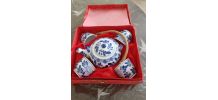 Coffret porcelaine asiatique.1 theiére 4 tasses avec signatu