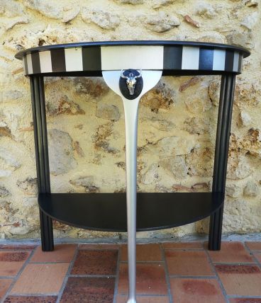 Console demi lune bayadère noir et argent agrémenté d'un cam