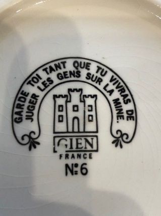 Ensemble de 6 assiettes à dessert "Rébus" en faïence de Gien