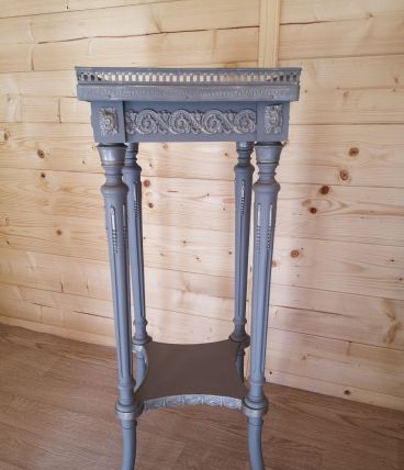 Sellette de style louis XVI peinte en gris et patinée 