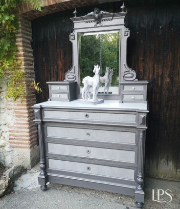 Commode vintage entièrement relookée, traitée et repeinte d’