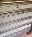 Commode vintage entièrement relookée, traitée et repeinte d’