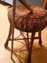 Tabouret en osier et rotin artisanal