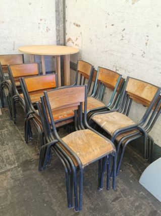 26 Chaises d'écolier 
