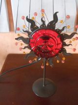 Jolie lampe d'ambiance Soleil en verre coloré rouge