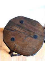 Paire de tabourets en bois brutaliste 
