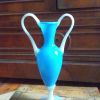Vase à deux anses en opaline (bleu)