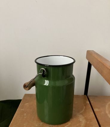 Pot à lait vintage en émail 