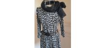 Robe noire et blanche 