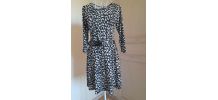 Robe noire et blanche 