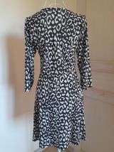 Robe noire et blanche 