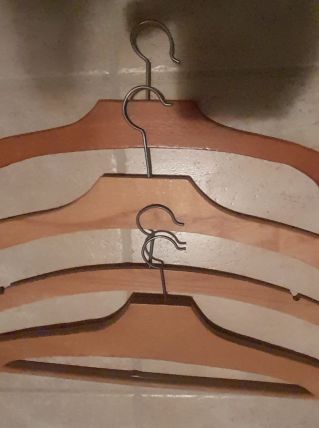Lot 4 cintres bois