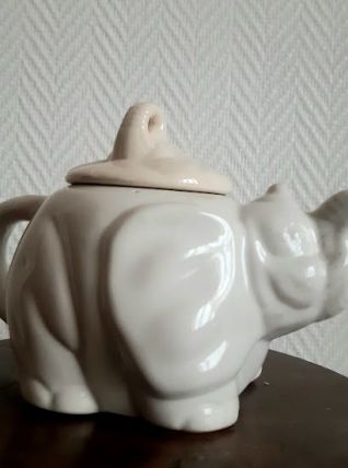 Théière vintage éléphant en céramique