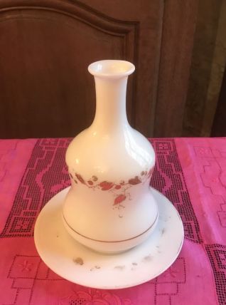 Carafe de nuit et sa soucoupe en opaline