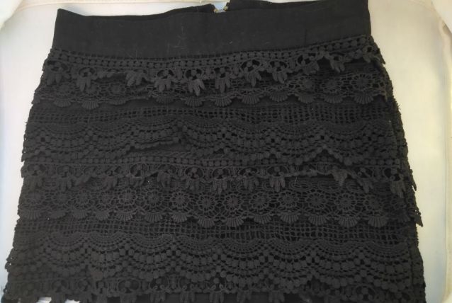 Jupe courte mini volant broderie dentelle noire unie XXS