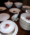 service vaisselle porcelaine numéroté  68 pièces 