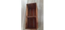 Caisses en bois avec inscriptions des compagnies