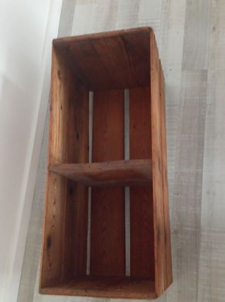 Caisses en bois avec inscriptions des compagnies