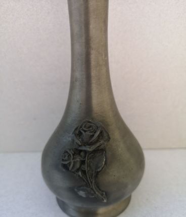Vase soliflore en étain 