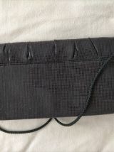 Pochette noire avec anse