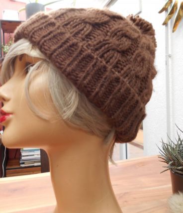 BONNET MARRON VINTAGE ANNEE 60 QUASI NEUF AVEC SON POMPON