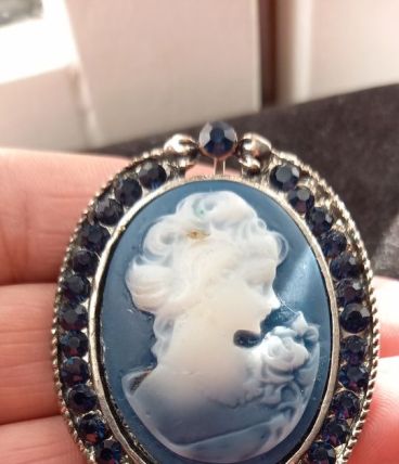 Broche camé 