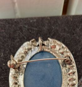 Broche camé 