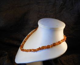 COLLIER AMBRE DE LA BALTIQUE AUTHENTIQUE MARRON NEUF