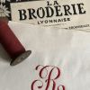 Monogramme R, broderie