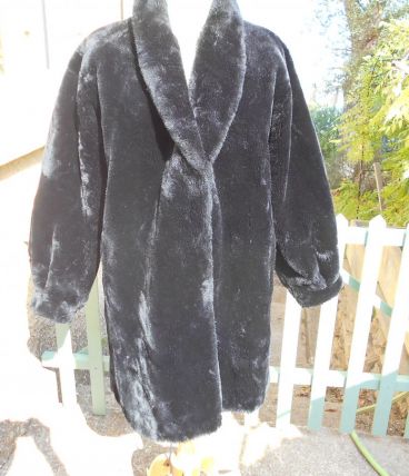MANTEAU NOIR STYLE VANESSA BRUNO FAUSSE FOURRURE NEUF  T 38-