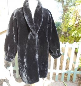 MANTEAU NOIR STYLE VANESSA BRUNO FAUSSE FOURRURE NEUF  T 38-