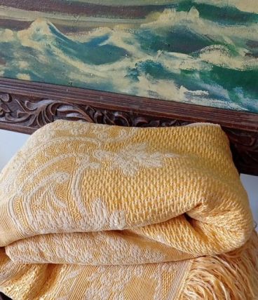 Très beau jeté de lit ancien coton jaune clair et or