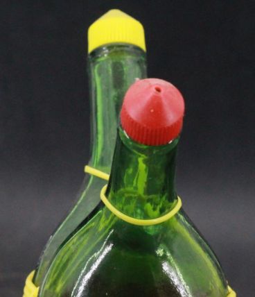 Ancien huilier vinaigrier scoubidou 