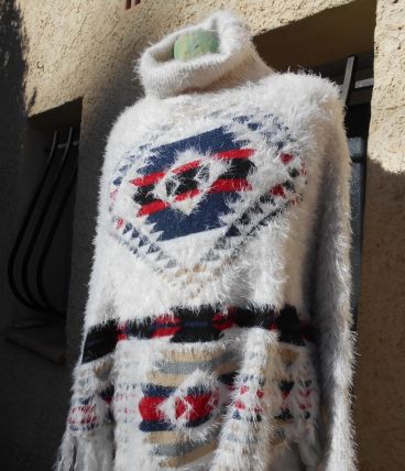 PONCHO BLANC MILLENIUM NEUF AZTEQUE STYLE VANESSA BRUNO T UN