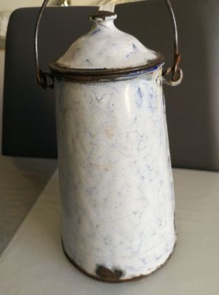 Pot à lait en email 