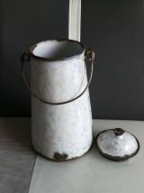 Pot à lait en email 