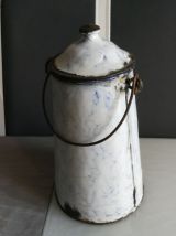 Pot à lait en email 