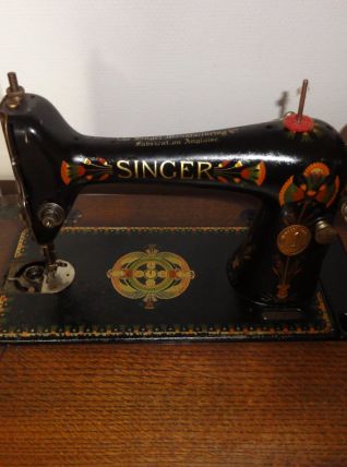 Machine à Coudre Singer dans son meuble