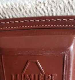 Appareil photo Lumière dans son étui