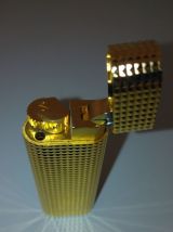 Briquet Must de Cartier plaqué Or