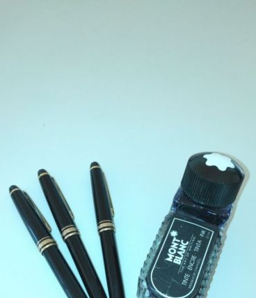  3 Stylos Mont Blanc et encrier 