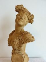 Buste de femme en terre cuite signé Torcuato Tasso Y Nadal
